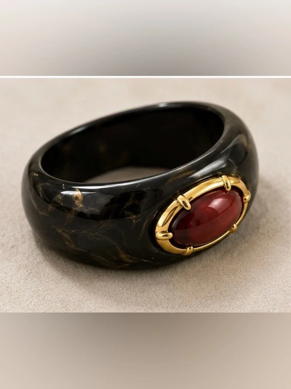 Vintage Black Marbled Resin Cuff Bracelet with Red Cabochon – Gold-Tone Statemen